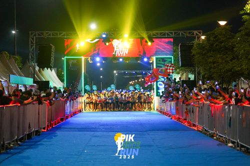Race photo from PIK NITE RUN 2025