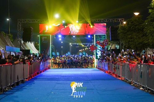 Race photo from PIK NITE RUN 2025