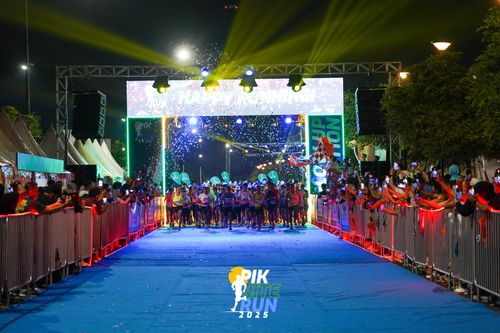 Race photo from PIK NITE RUN 2025