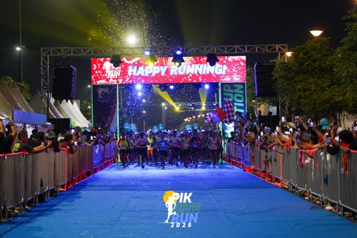 Race photo from PIK NITE RUN 2025