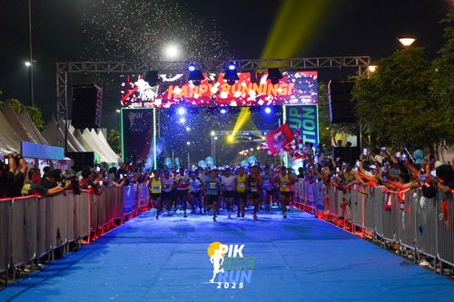 Race photo from PIK NITE RUN 2025