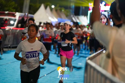 Race photo from PIK NITE RUN 2025