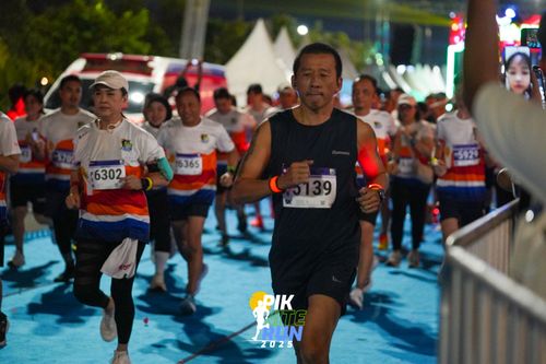 Race photo from PIK NITE RUN 2025