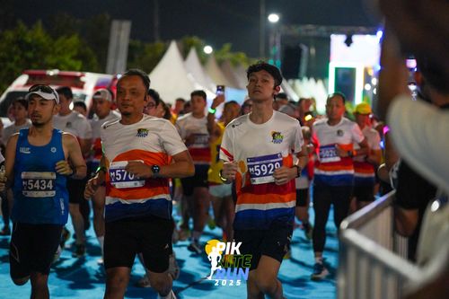 Race photo from PIK NITE RUN 2025