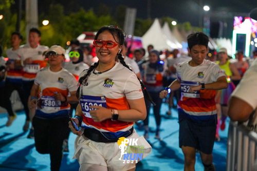 Race photo from PIK NITE RUN 2025