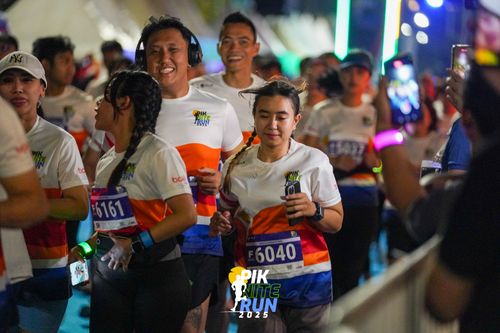 Race photo from PIK NITE RUN 2025