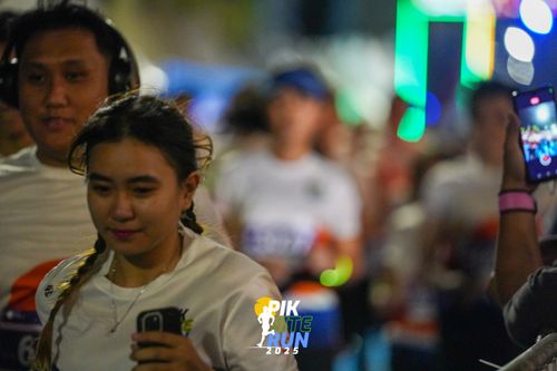 Race photo from PIK NITE RUN 2025