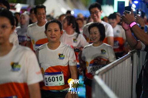 Race photo from PIK NITE RUN 2025