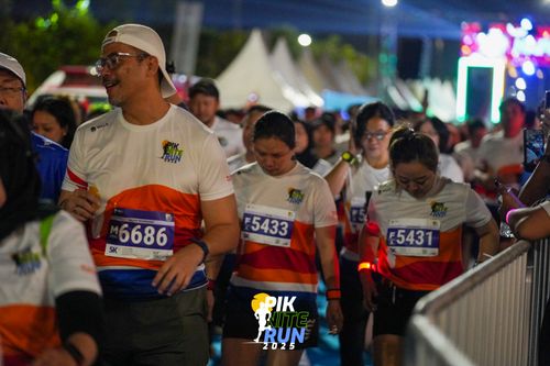 Race photo from PIK NITE RUN 2025