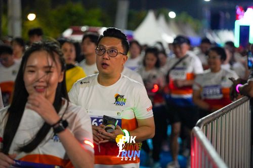 Race photo from PIK NITE RUN 2025