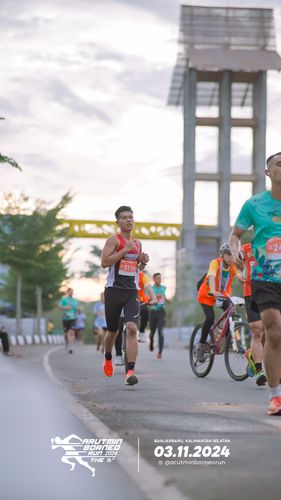 Race photo from Arutmin Borneo Run 2024
