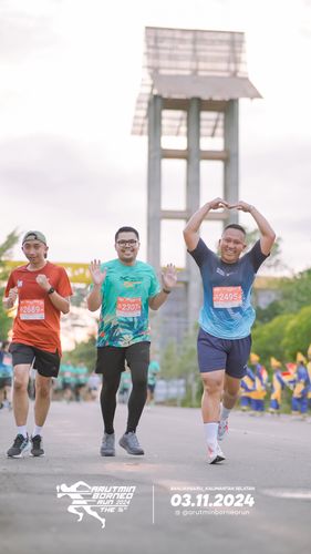 Race photo from Arutmin Borneo Run 2024