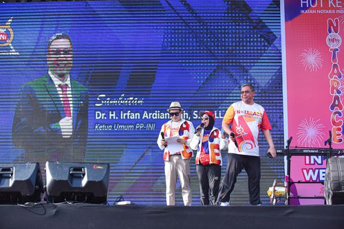 Race photo from NOTARACE 2025