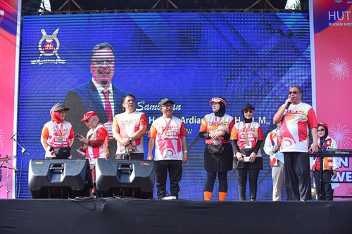 Race photo from NOTARACE 2025