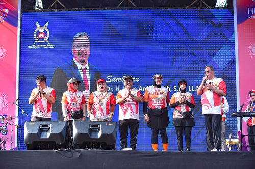 Race photo from NOTARACE 2025