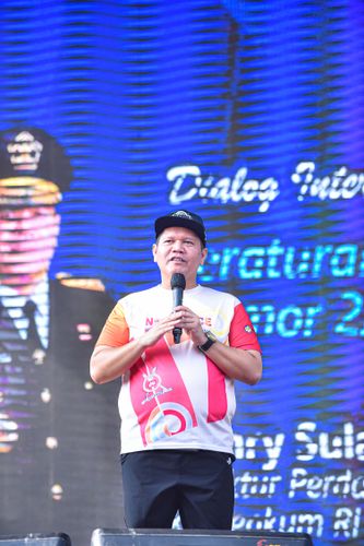 Race photo from NOTARACE 2025