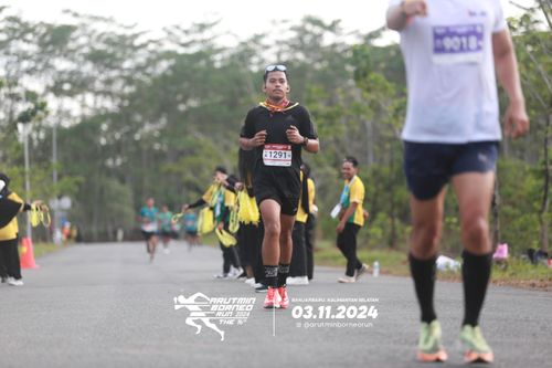 Race photo from Arutmin Borneo Run 2024