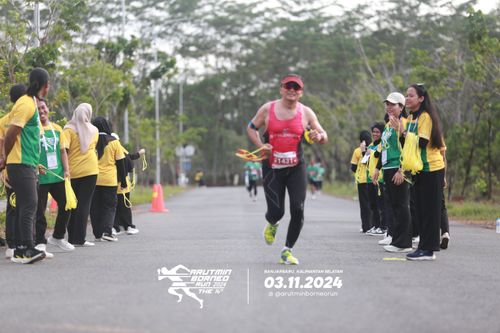 Race photo from Arutmin Borneo Run 2024