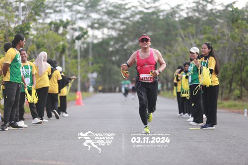 Race photo from Arutmin Borneo Run 2024