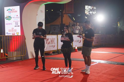 Race photo from ONE RUN 10 K