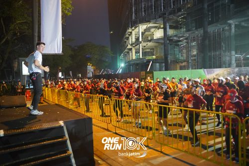 Race photo from ONE RUN 10 K