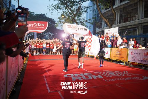 Race photo from ONE RUN 10 K