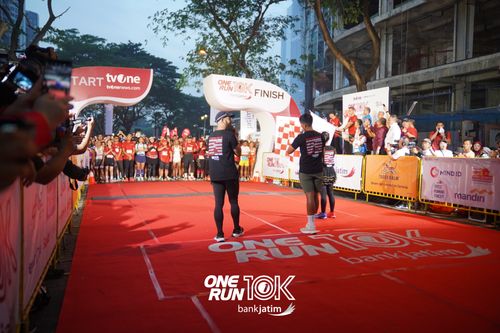 Race photo from ONE RUN 10 K