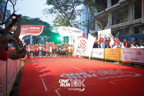 Race photo from ONE RUN 10 K
