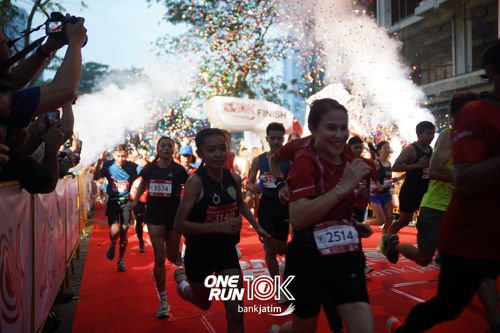 Race photo from ONE RUN 10 K