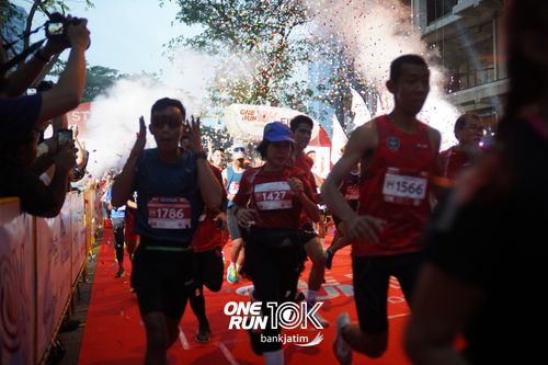 Race photo from ONE RUN 10 K