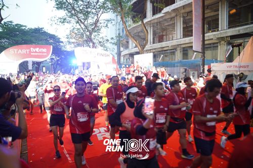 Race photo from ONE RUN 10 K