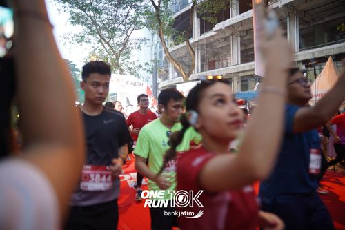 Race photo from ONE RUN 10 K