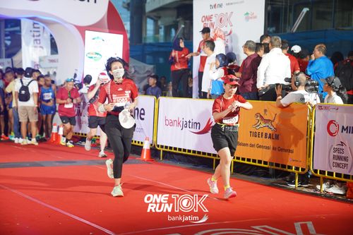 Race photo from ONE RUN 10 K