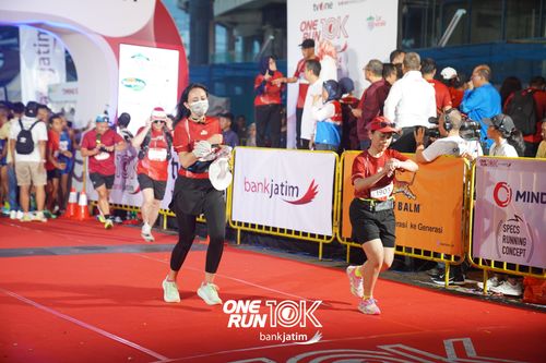 Race photo from ONE RUN 10 K