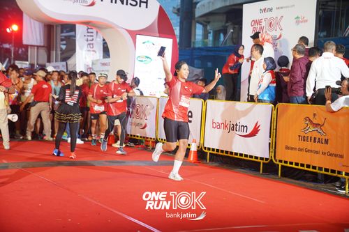 Race photo from ONE RUN 10 K
