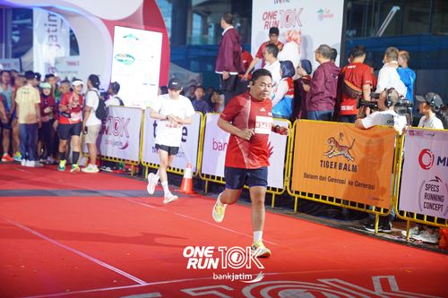 Race photo from ONE RUN 10 K