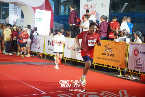 Race photo from ONE RUN 10 K