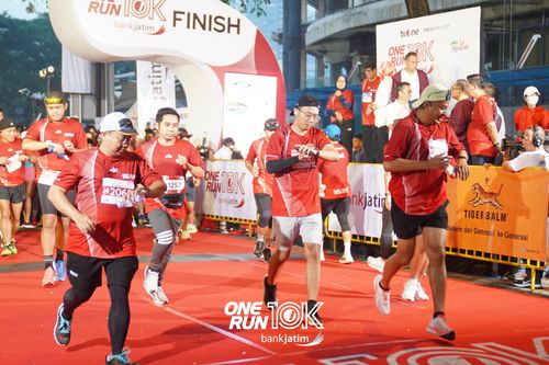 Race photo from ONE RUN 10 K