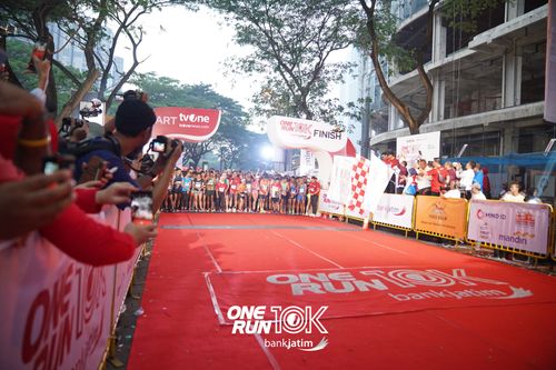 Race photo from ONE RUN 10 K
