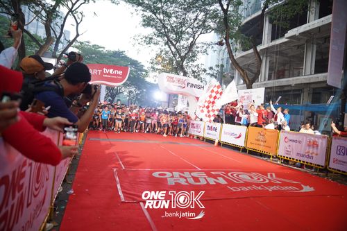 Race photo from ONE RUN 10 K