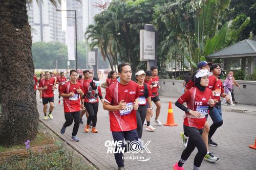 Race photo from ONE RUN 10 K