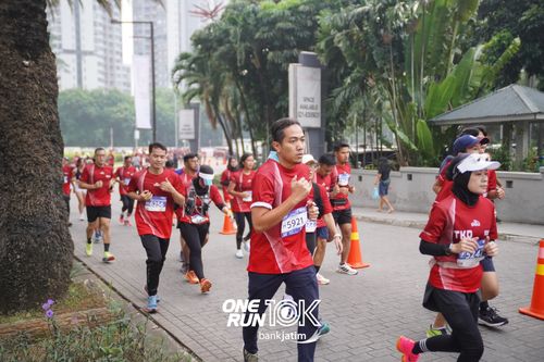 Race photo from ONE RUN 10 K