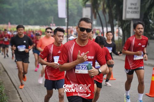 Race photo from ONE RUN 10 K