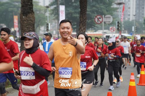 Race photo from ONE RUN 10 K