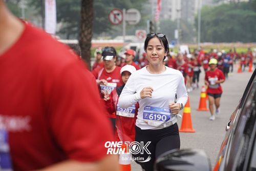 Race photo from ONE RUN 10 K