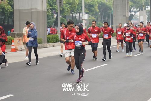 Race photo from ONE RUN 10 K