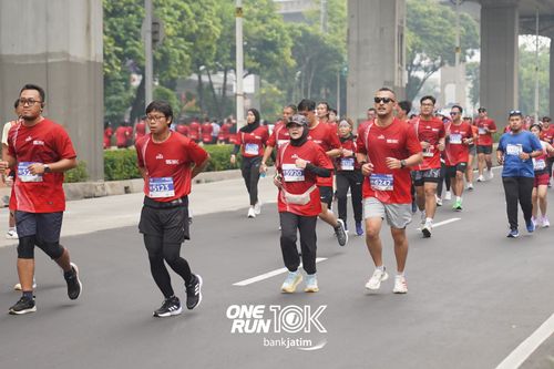 Race photo from ONE RUN 10 K