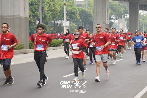 Race photo from ONE RUN 10 K