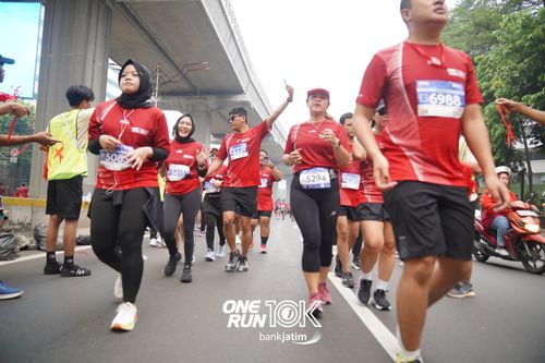 Race photo from ONE RUN 10 K