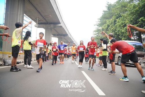Race photo from ONE RUN 10 K